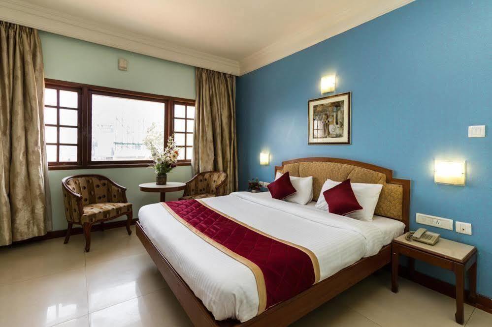 Oyo 579 Hotel Aab Бангалор Экстерьер фото
